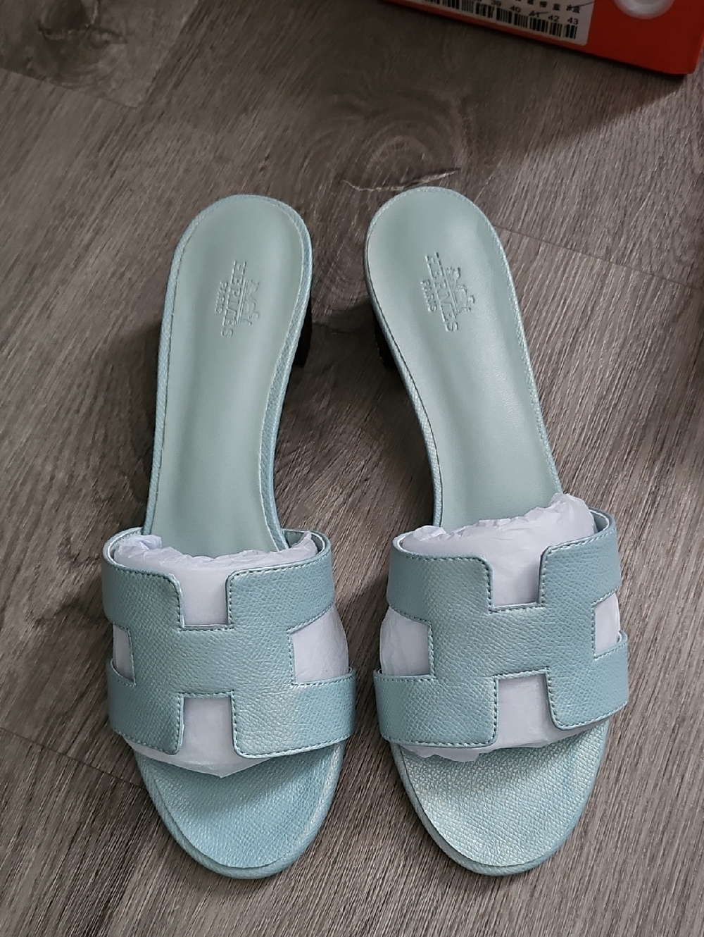Women’s Slide Sandals in Light Metallic Blue